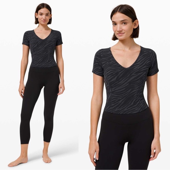 Lululemon • Nulu Cropped Slim Yoga Short Sleeve tee grey black tiger stripe - Picture 1 of 9
